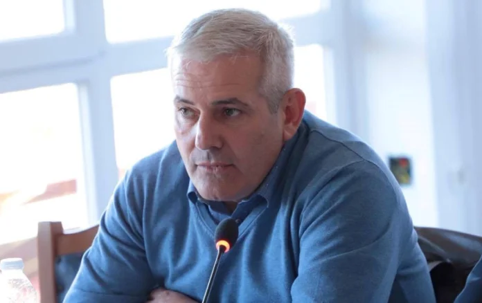 Sveçla poetik: Në sytë e zjarrfikësve pashë dashuri për Shqipërinë