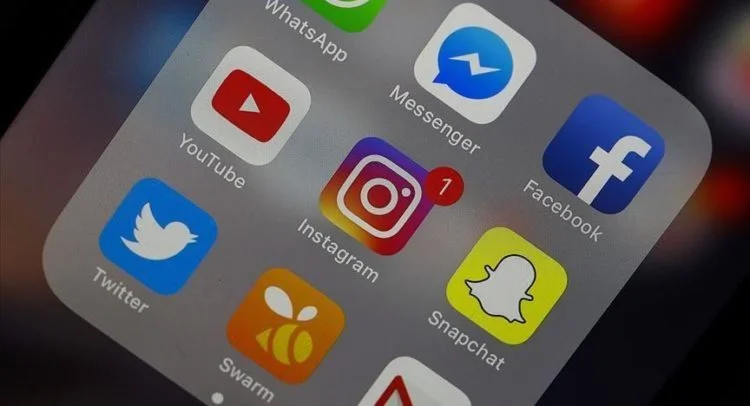 Northern Mitrovica: Un uomo riferisce a una donna della polizia che è disturbato dal social network