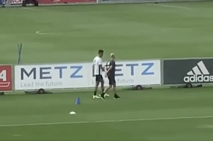 Ein Blick vom Moment CR7 verlässt Juvenus Training vorzeitig