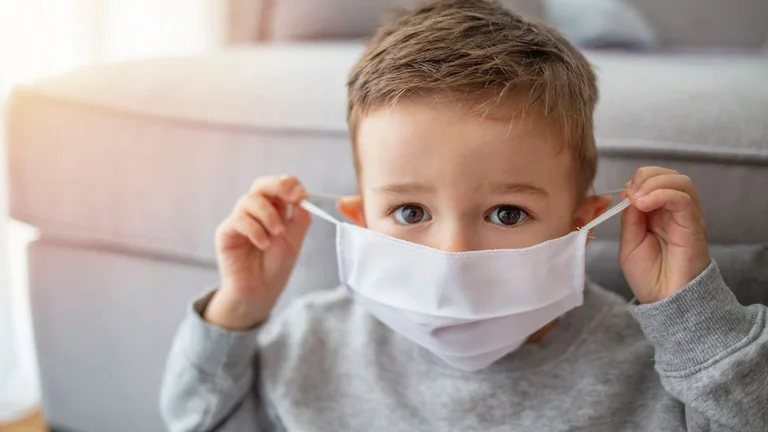 ¿Cómo se manifiesta Delta a los niños?