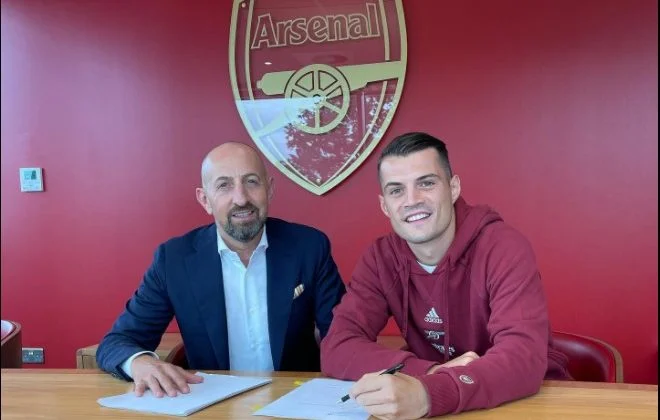 Jaka pubblica le immagini del seguente contratto Arsenal