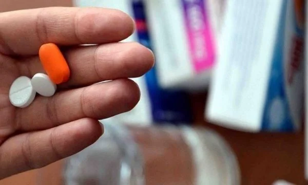 Rapport sur le traitement de la COVID-19 est publié, ce sont des antibiotiques qui ne devraient pas être utilisés par les patients avec la COVID-19 au Kosovo