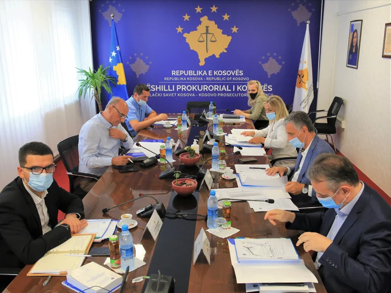 Le directeur suspendu du Secrétariat du Conseil des procureurs du Kosovo est révoqué