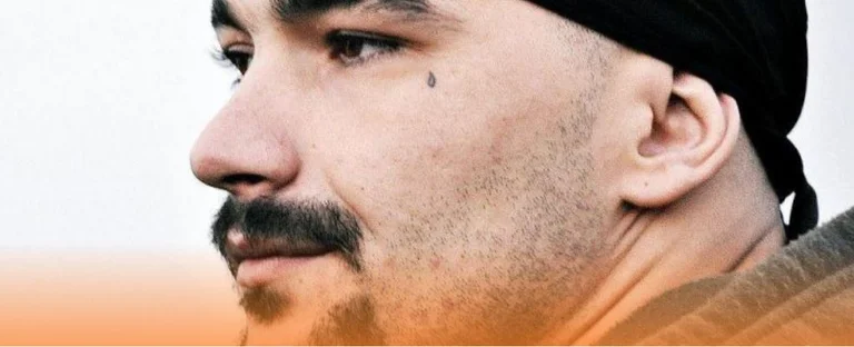 Dijlanischer Rapper ohne sechs Anklagen, rühmt er zwei versuchten Morden