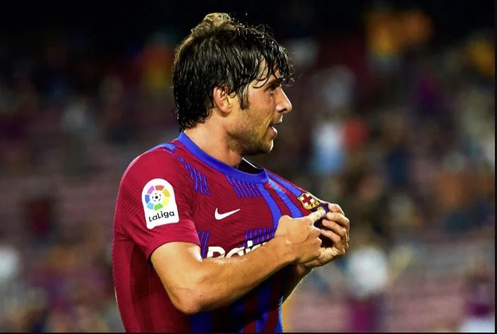 Roberto stimmt zu einer Senkung der Löhne bereit für die Renovierung mit Barcelona