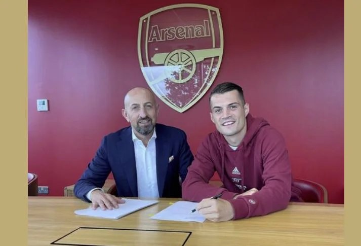 Oficial: Jaka renueva contrato con Arsenal