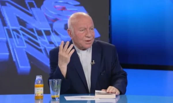 Don Lush Gjergji raconte l'appel que Mère Teresa lui a donné : C'est comme ça qu'il a réagi quand je lui ai dit que les Albanais pardonnaient le sang.