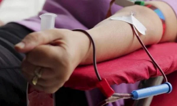 Pas sa ditësh mund të dhuroni gjak nëse keni marrë vaksinën Pfizer ose AstraZeneca
