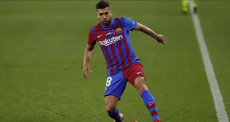 Jordi Alba vepron si Pique, ndihmon Barcelonën me uljen e pagës