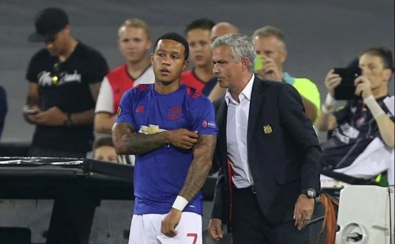 Depay me disa akuza për Mourinhon, ia drejton gishtin për dështimin te Man Utd