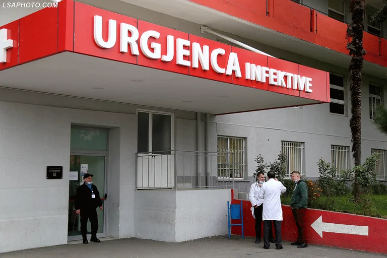 Dy të vdekur dhe 658 raste të reja me COVID-19 në Shqipëri