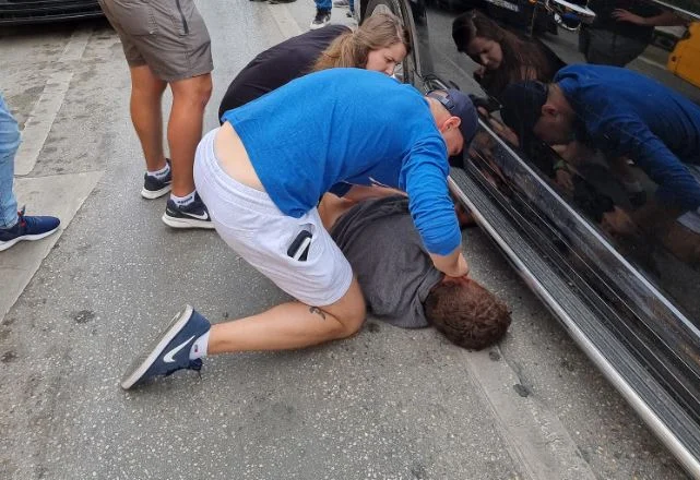 I riu në Prishtinë humb ndjenjat dhe rrëzohet në mes të rrugës, shpëtohet nga një mjek aty