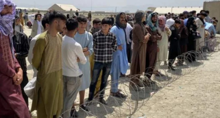 Pakistani nuk pranon më refugjatë nga Afganistani fqinj