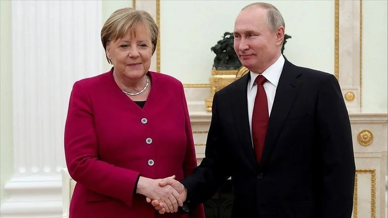 Merkel: Pavarësisht mosmarrëveshjeve, Moska dhe Berlini duhet të bisedojnë