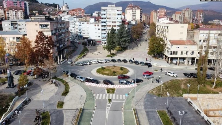 Serbia i jep mbi gjysmë milioni euro për ndërtimin e universitetit paralel në Veri