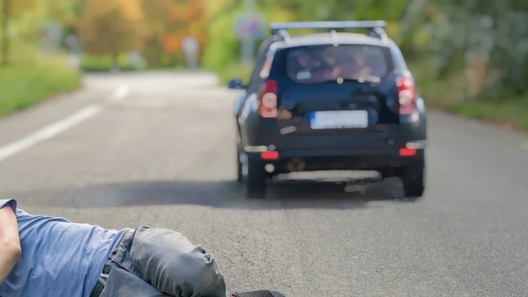 Mërgimtari godet kalimtaren me veturë në Prishtinë dhe ik nga vendi i ngjarjes