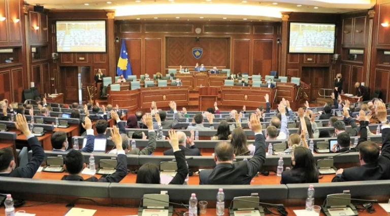 Deputetët e Vetëvendosjes heshtin për rastet me Covid-19