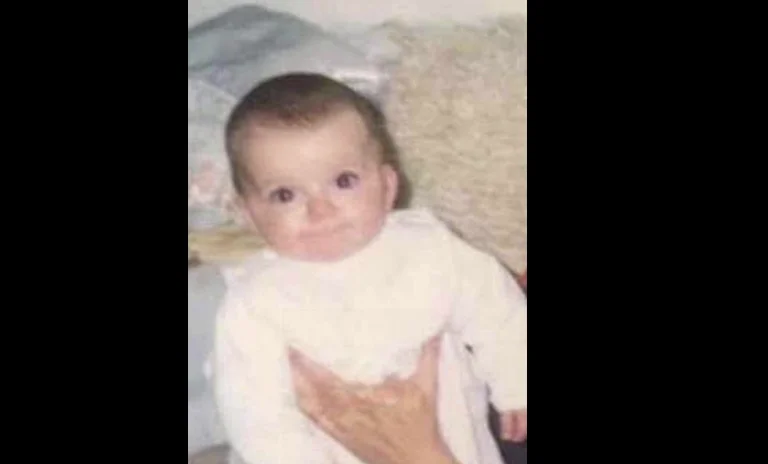 Qytetarja nga Mitrovica kërkon ndihmë për t’i gjetur prindërit biologjik, thotë se u braktis në vitin 2000