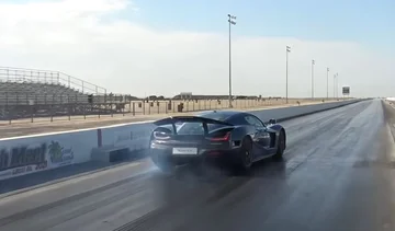 Race view zwischen zwei schnellsten Serienwagen der Welt Nevera vs. Tesla Plaid