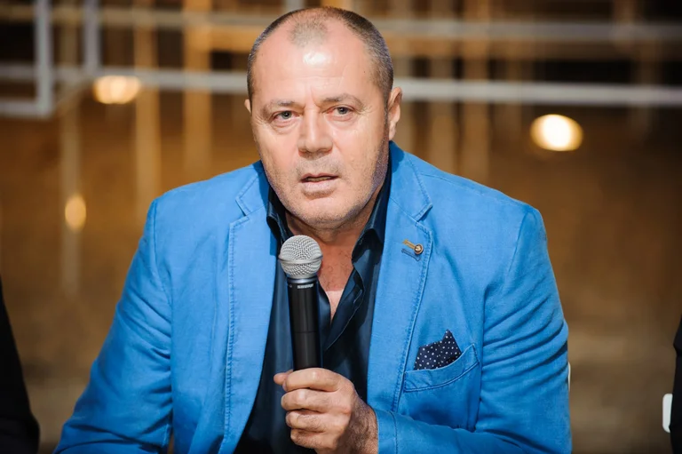 Mustafa Nano mbron të riun që ironizoi me ezanin: Myslimanët duhet ta pranojnë këtë