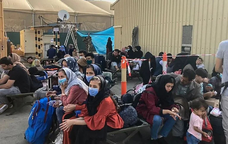 Kërkohen ushqime, veshje e gjësende tjera për 150 gra politikane e gazetare nga Afganistani që janë sjellur në Tiranë