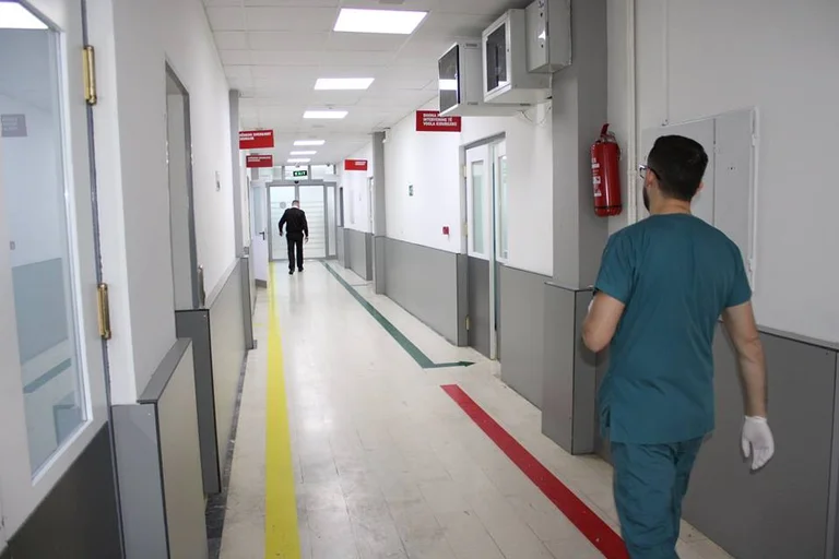 Mbushen spitalet dhe klinikat COVID, rreth 600 pacientë të hospitalizuar, 29 në gjendje të rëndë