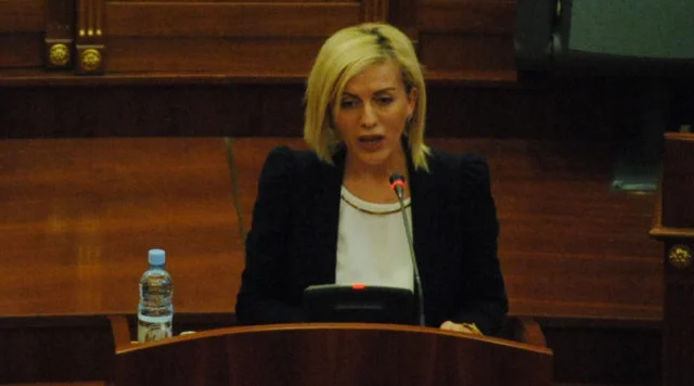 Xhevahire Izmaku largohet nga PDK-ja, tregon edhe arsyen