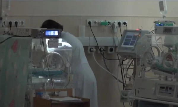 Në Klinikën e Pediatrisë të shtrirë mbi 100 fëmijë, disa prej tyre me COVID-19
