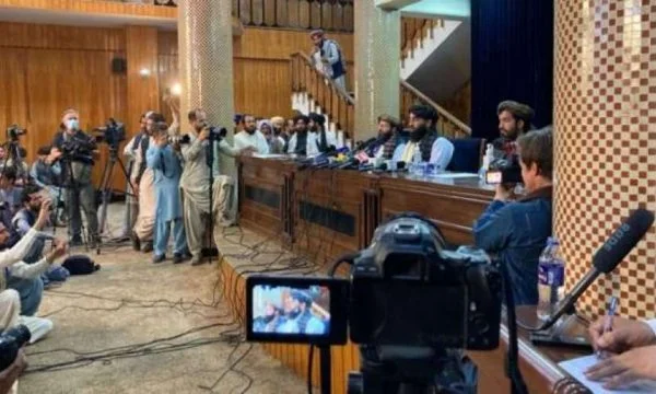 Talebanët: Jemi të përkushtuar për të drejtat e grave nën sistemin e sheriatit në Afganistan