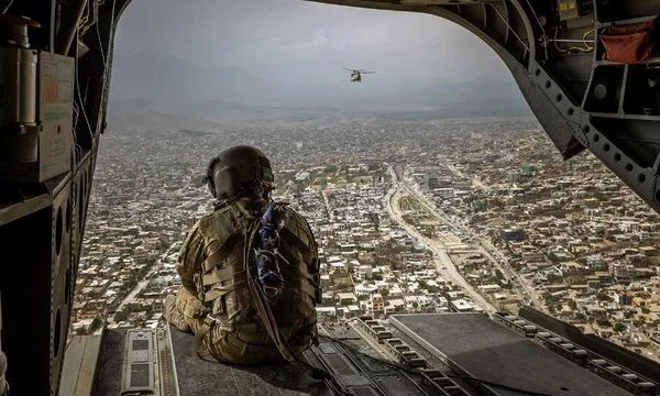 Flet veterani që humbi të dy këmbët në luftën në Afganistan: Shokët e mi vdiqën për hiç gjë