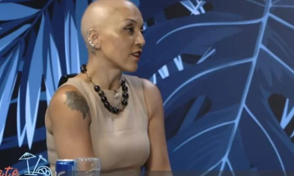 Vjosa Berisha ka një mesazh për gratë që po përballen me kancer: Unë po e vazhdoj jetën njëjtë, duhet ta gjeni forcën