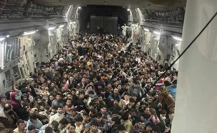Aeroplani amerikan shpëton qytetarët nga talibanët, transporton pesë fishin e peshës së lejuar