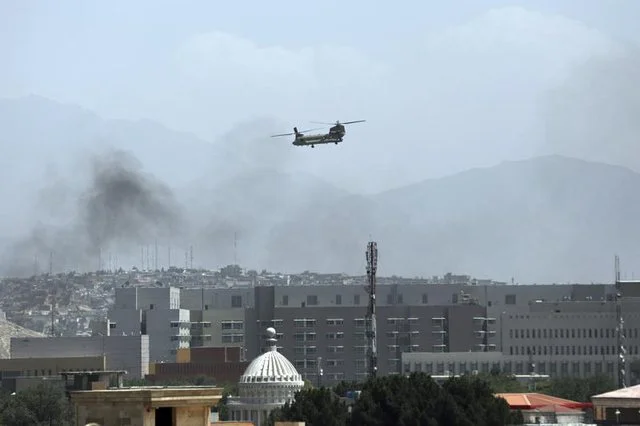 SHBA u kërkon talibanëve të mos e pengojnë evakuimin nga aeroporti i Kabulit