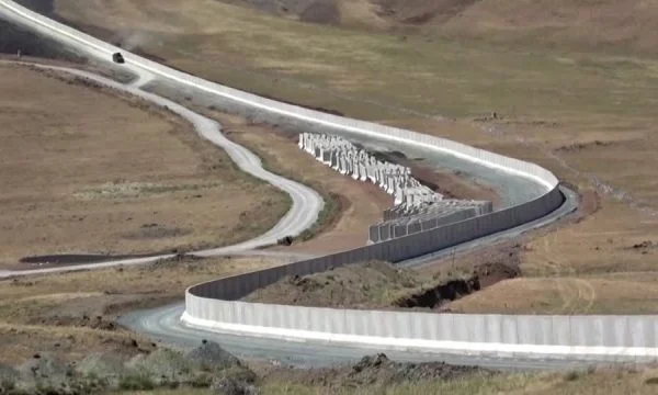 Erdogan nuk humb kohë, gati muri ndarës për afganët
