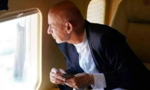 Ambasada ruse: Presidenti u largua nga Afganistani me 4 makina dhe një helikopter plot me para