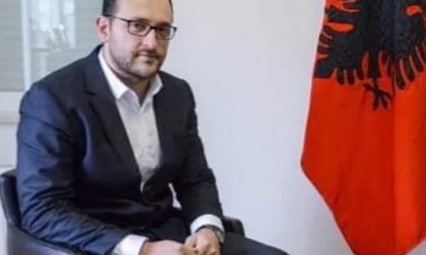 Vetëvendosja zyrtarizon kandidatin për kryetar të Deçanit