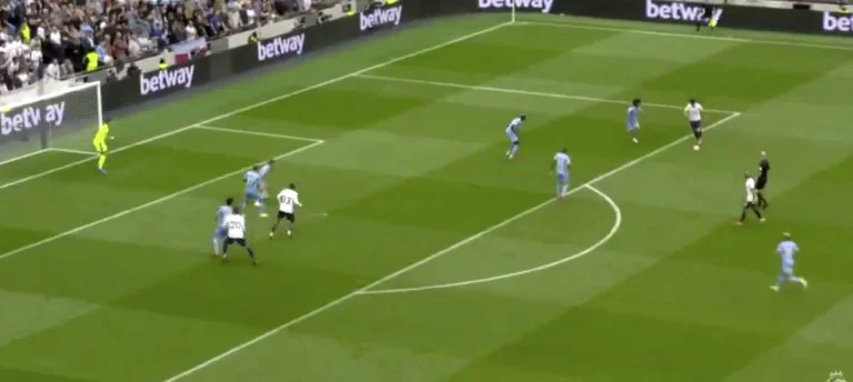 Son e lë në gjumë Edersonin, shënon gol të bukur për epërsinë e Tottenham ndaj City