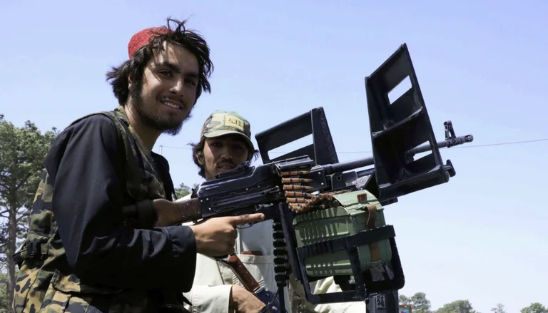 Talibanët pushtojnë bazën ajrore dhe burgun Bagram