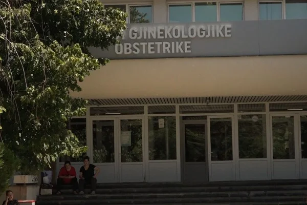 Katër shtatzëna me COVID në Gjinekologji, të vaksinohen shtatzënat dhe gjidhënset