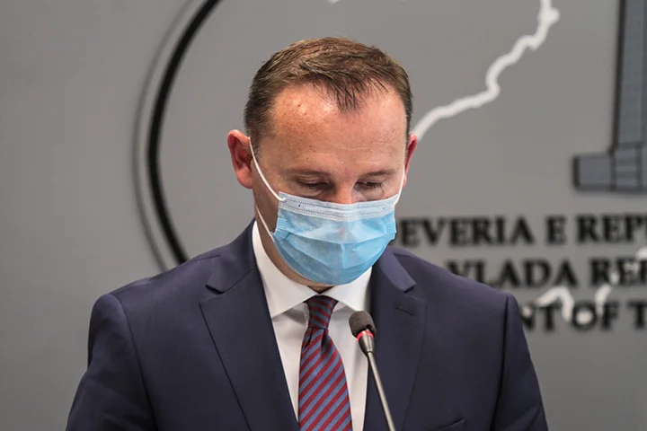 Zemaj pas rritjes së rasteve: Kurti dhe Vitia krejt për pushtet e asgjë për shëndet