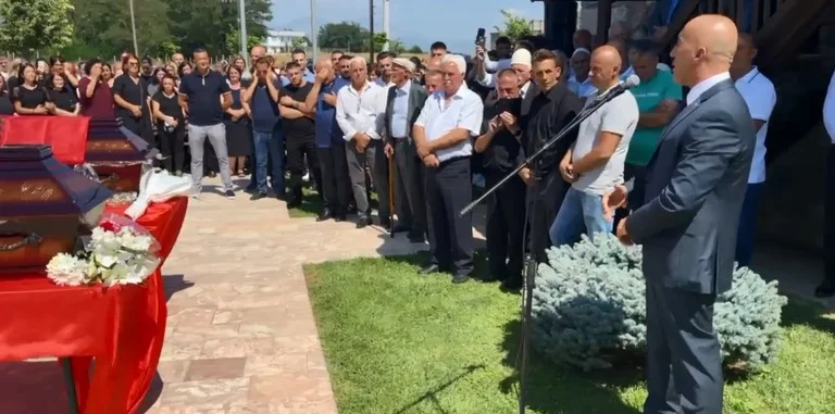 Rivarrosen dëshmorët Kadrijaj e Berisha – Haradinaj: Marre, populli i mallkon ata që e pengojnë rrugën e Plavës