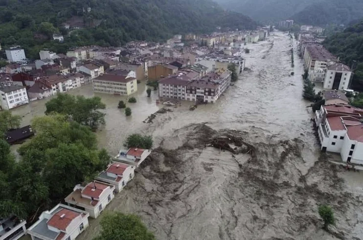 27 të vdekur nga vërshimet në Turqi