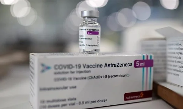 Studimi britanik: Mpiksja e gjakut nga vaksina AstraZeneca ka vdekshmëri të lartë