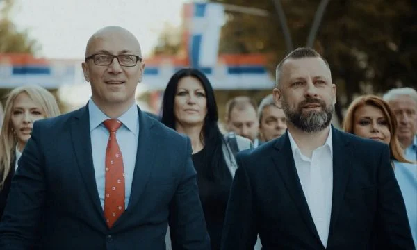 Paga të dy e trefishta: Paratë e padeklaruara të zyrtarëve të Listës Serbe