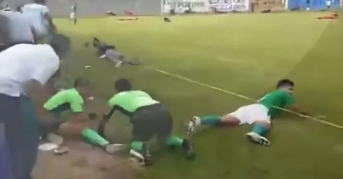 Gjuajtje me kallashnikov në një ndeshje futbolli në Meksikë: Tre të vrarë, një i plagosur