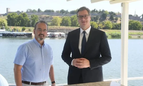 Vuçiqi takohet me ambasadorin amerikan i cili dje doli kundër Kurtit: Marrëdhëniet serbo-amerikane janë në rritje