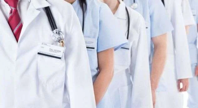 Shumica e të rinjve kosovarë ia mësyjnë të bëhen mjekë