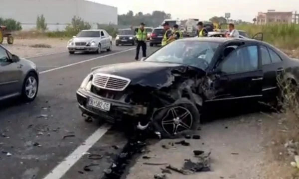 Të lënduara tri vajza nga Kosova, pamje nga vendi ku ndodhi aksidenti mes dy veturave në Shqipëri