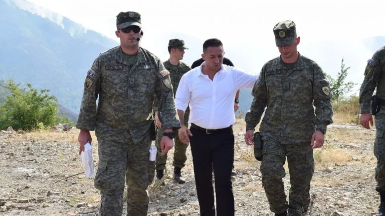 Mehaj pasi shkoi FSK-ja për shuarjen e zjarreve në Shqipëri: Ushtarakët tanë janë heronj të vërtetë