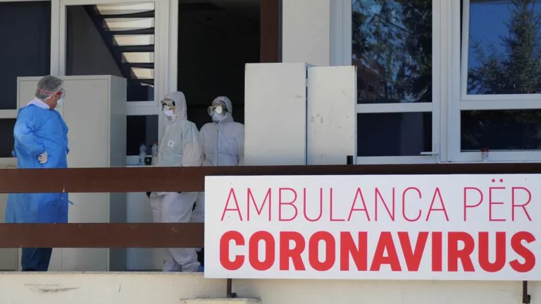 Situata me Covid-19 në Kosovë bëhet alarmante: 2 vdekje e 562 raste të reja
